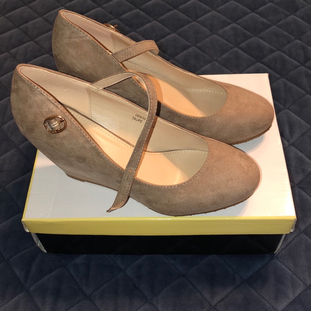 Bella Marie Wedge Dress Shoes (Suede)